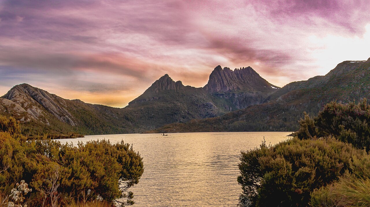 Dove Lake landscape